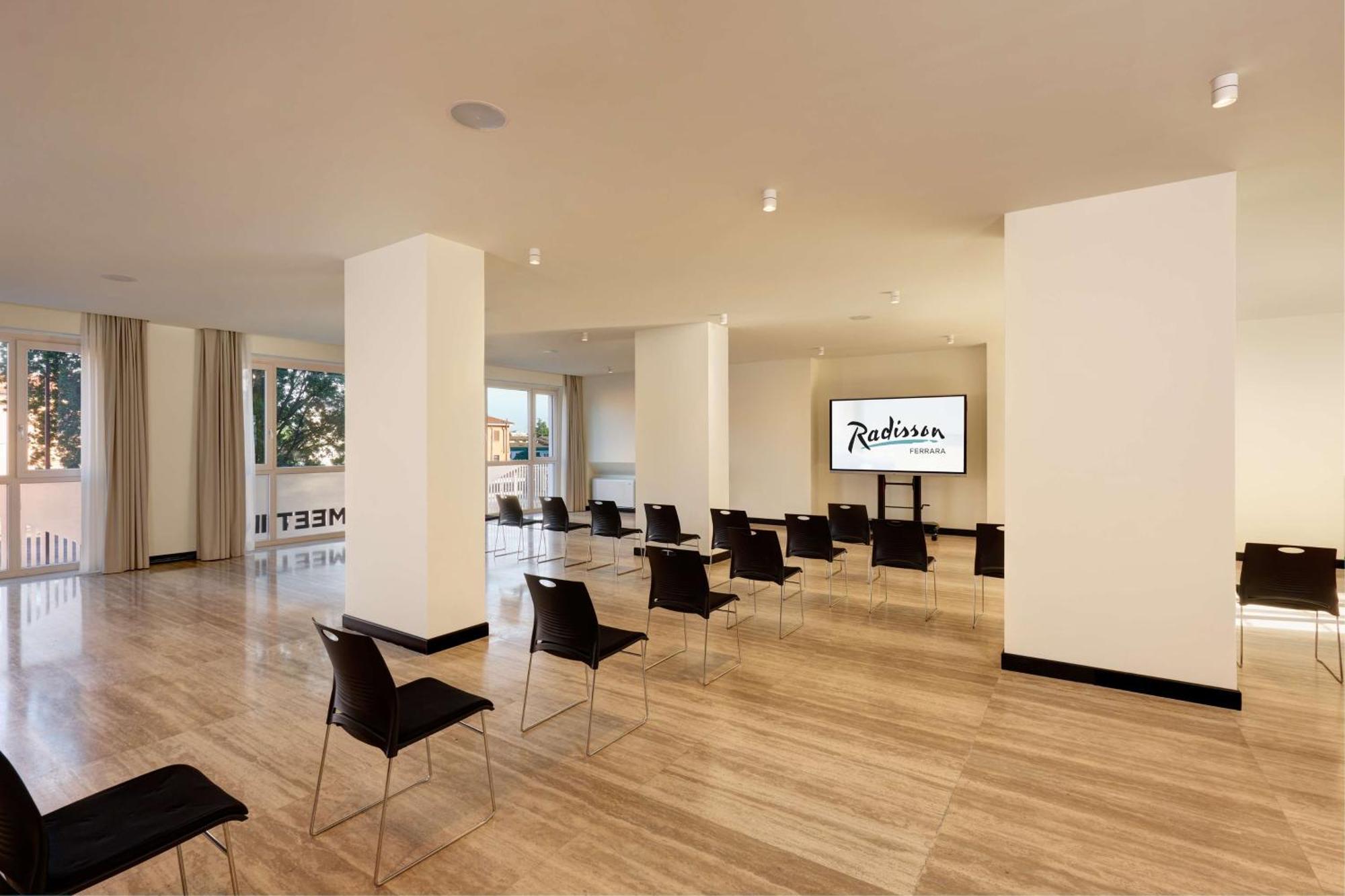 Radisson Hotel Ferrare Extérieur photo